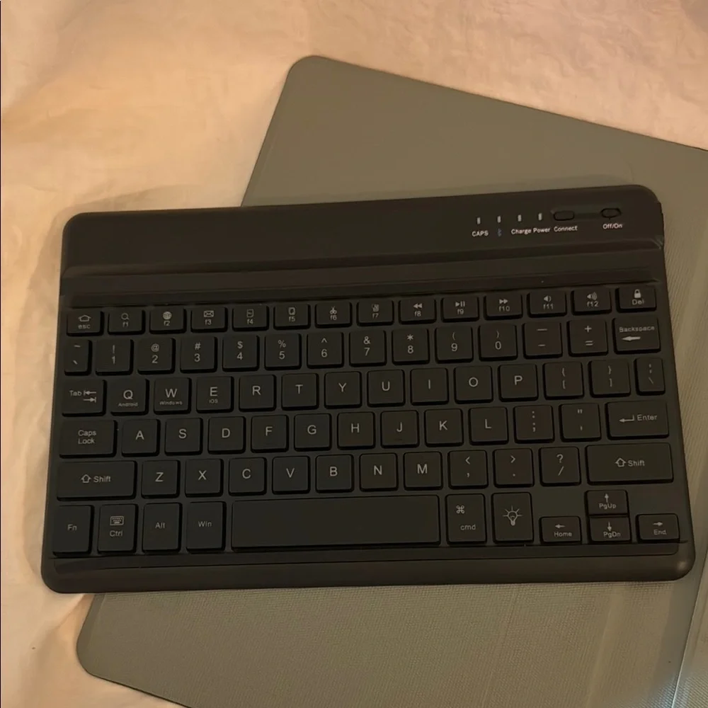 Edge Black Tablet Keyboard for Enhanced Productivity
